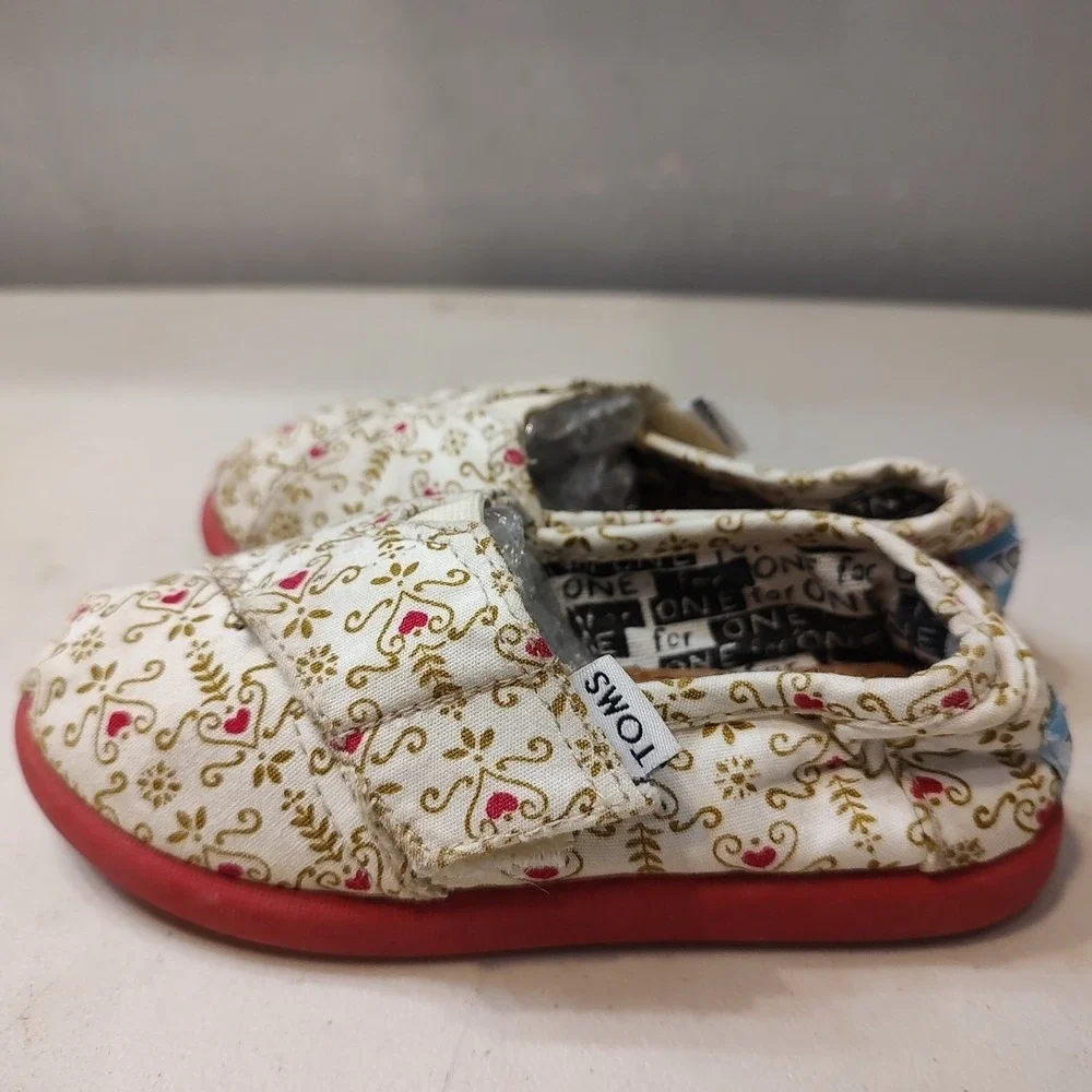 Disney TOMS It's a Small‎ World Theme Canvas Slip on Shoes Toddlers Sz 8 Youth